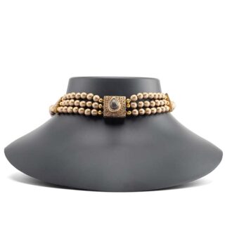 Elegant bead choker with a square pendant