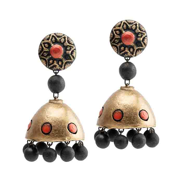 Antique gold, black and red strike a balance for a luxurious earrings design