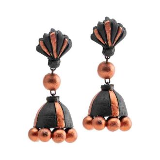 Copper and black come together in this chic earrings design